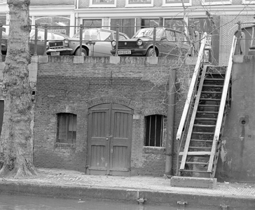 881826 Gezicht op de werfkelder behorende bij het pand Oudegracht 237 te Utrecht.